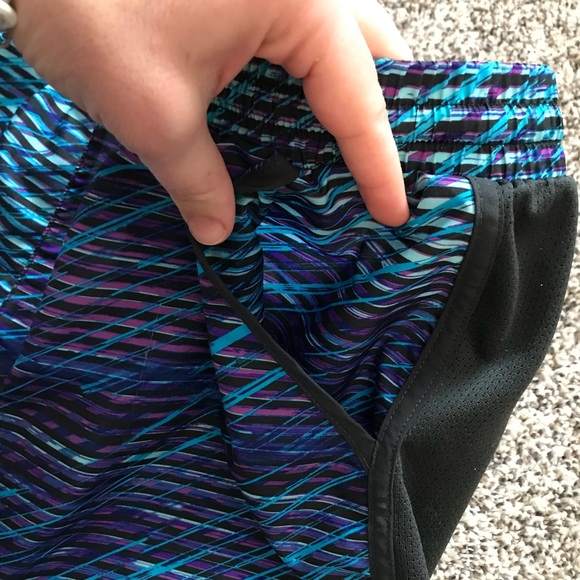 Blue / purple patterned Under Armour shorts - Picture 3 of 3